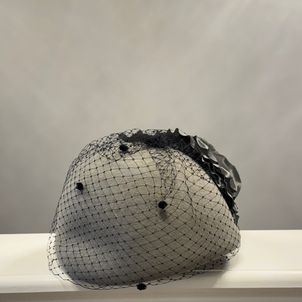 Chic Silver Floral Fascinator - Picture 4 of 5